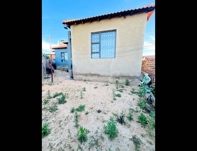 3 BEDROOM HOUSE FOR SALE IN COSMO CITY